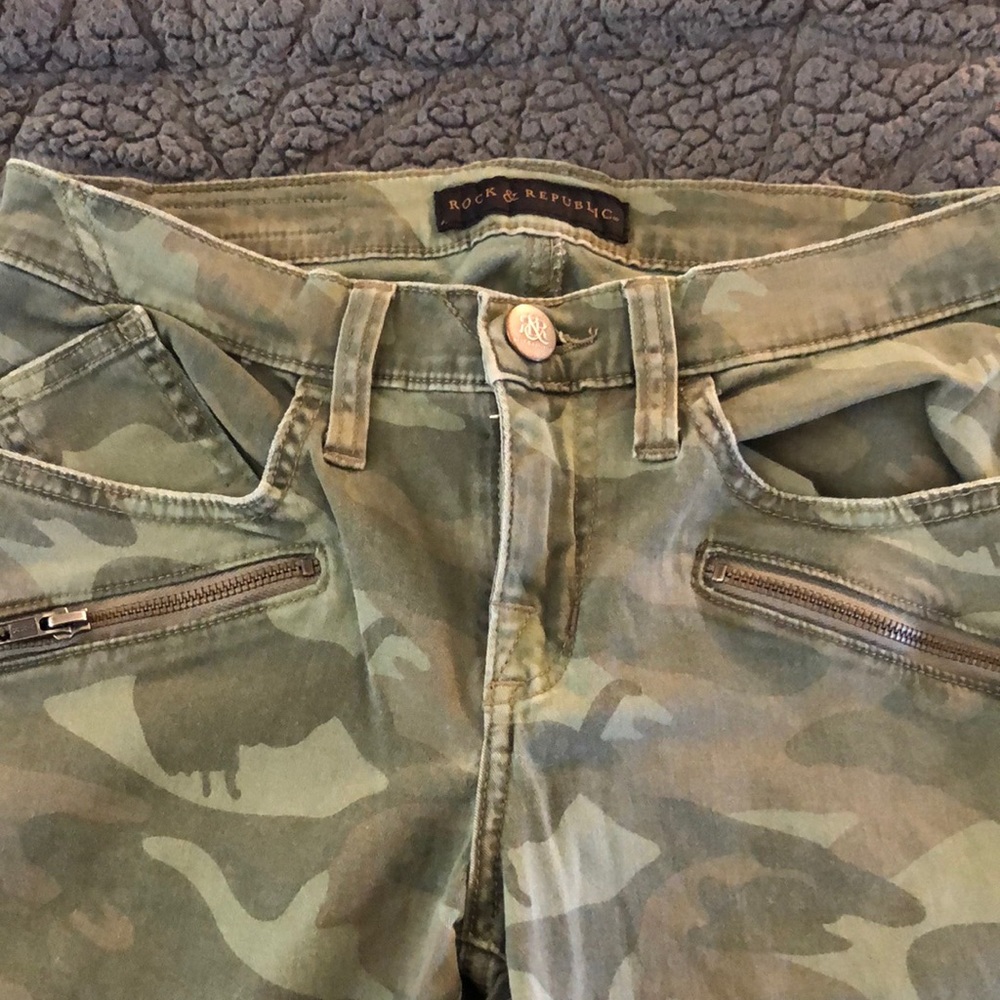Rock & republic camo skinny jeans